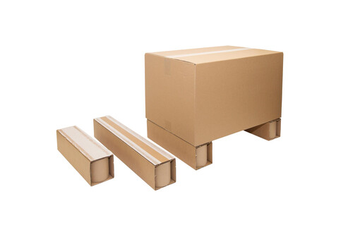 Boîte en carton avec pieds de palette en carton autocollants